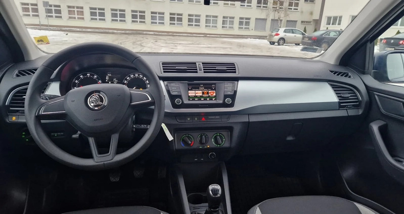 Skoda Fabia cena 33900 przebieg: 150000, rok produkcji 2018 z Bydgoszcz małe 154